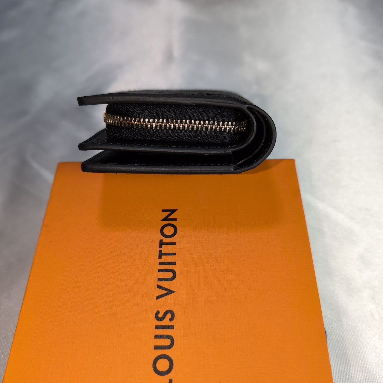 ルイヴィトン 二つ折り財布　アンプラント　ポルトフォイユ・クレア　ブラック