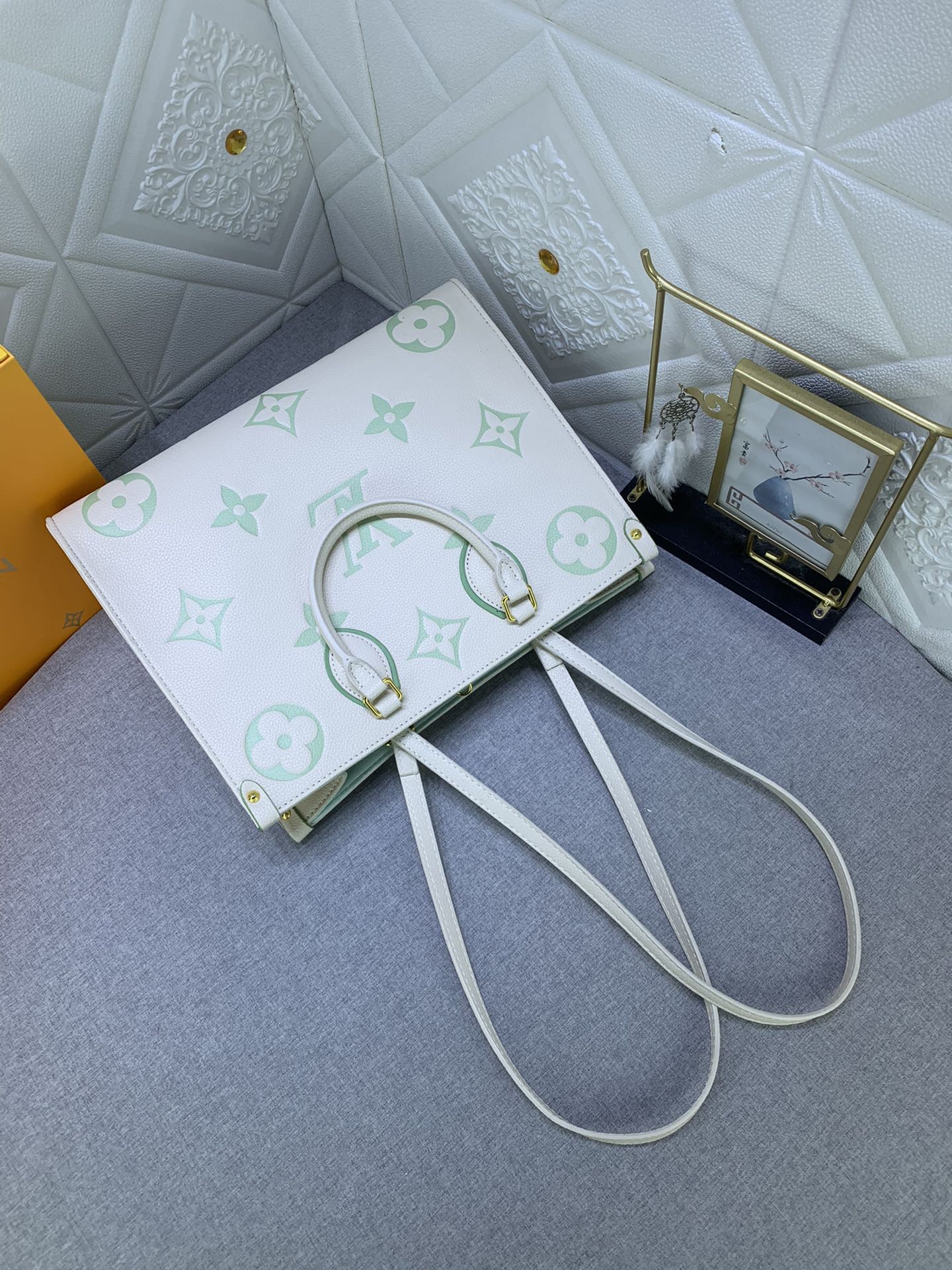 Louis Vuitton（ルイヴィトン） ONTHEGO ミディアム ハンドバッグ