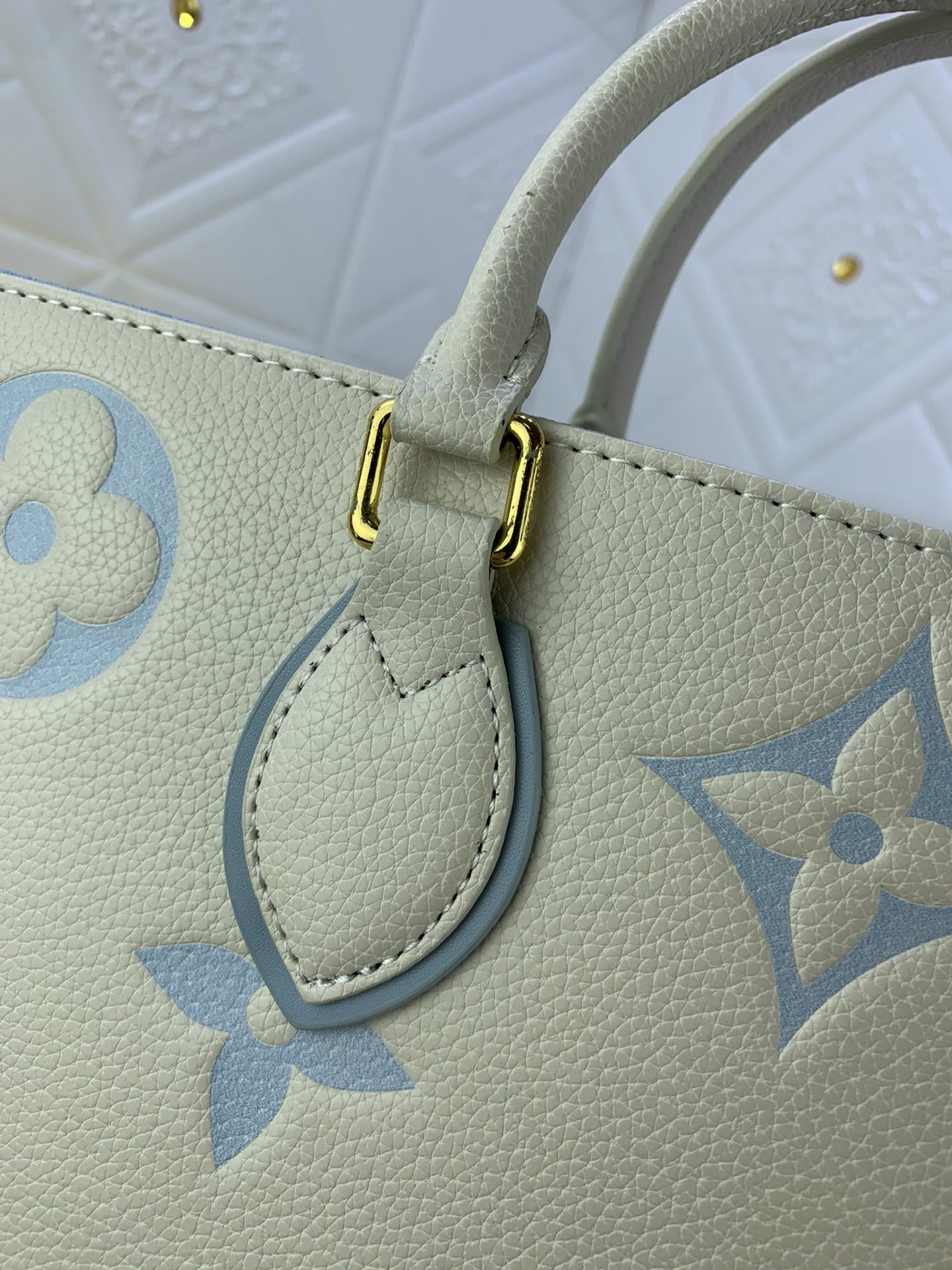 Louis Vuitton（ルイヴィトン） ONTHEGO ミディアム ハンドバッグ