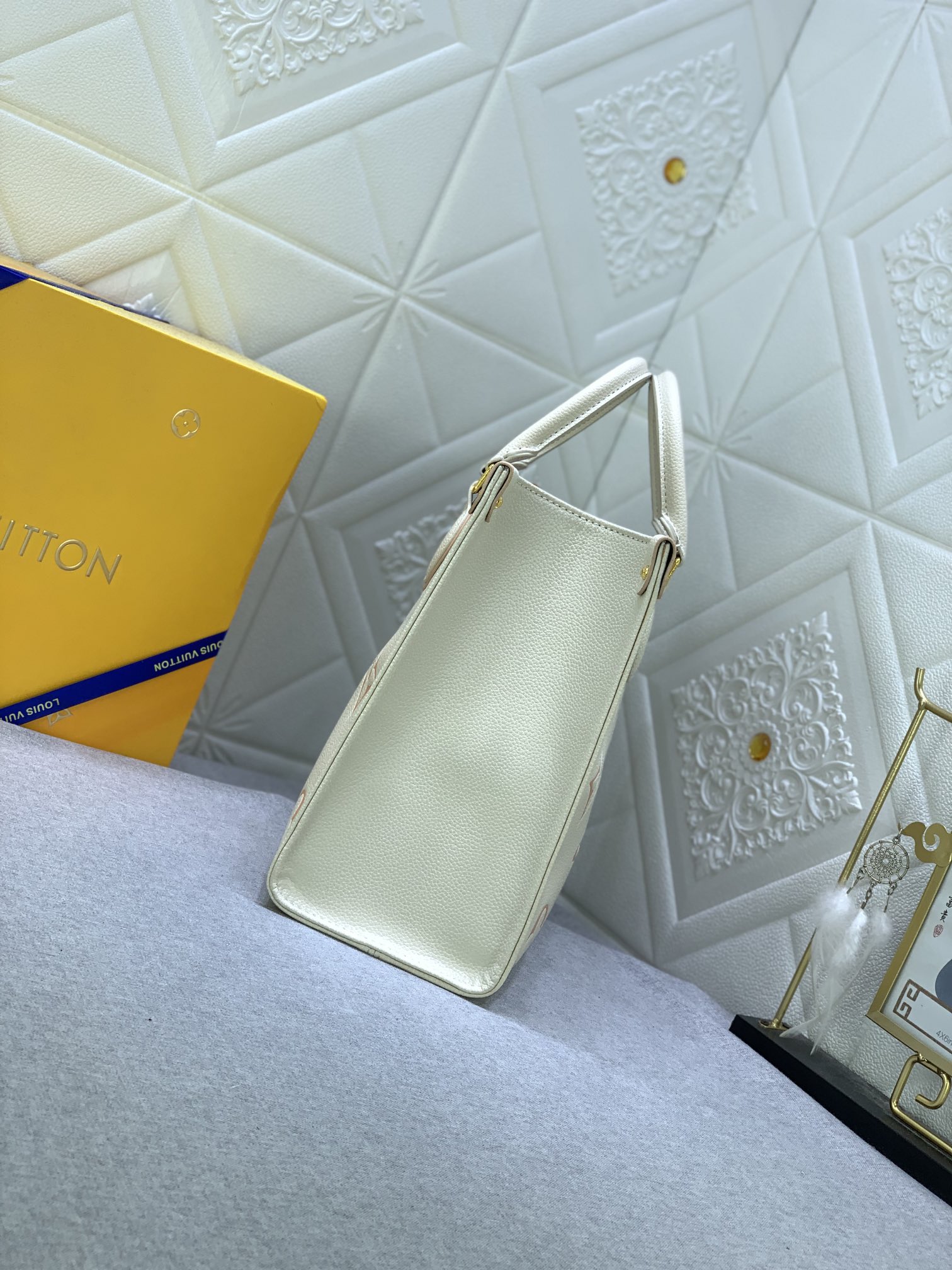 Louis Vuitton（ルイヴィトン） ONTHEGO ミディアム ハンドバッグ