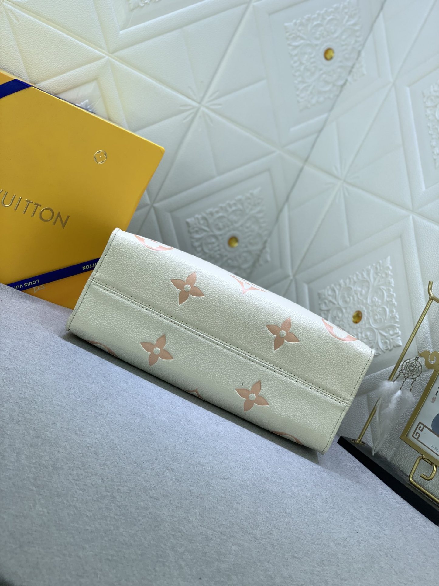 Louis Vuitton（ルイヴィトン） ONTHEGO ミディアム ハンドバッグ