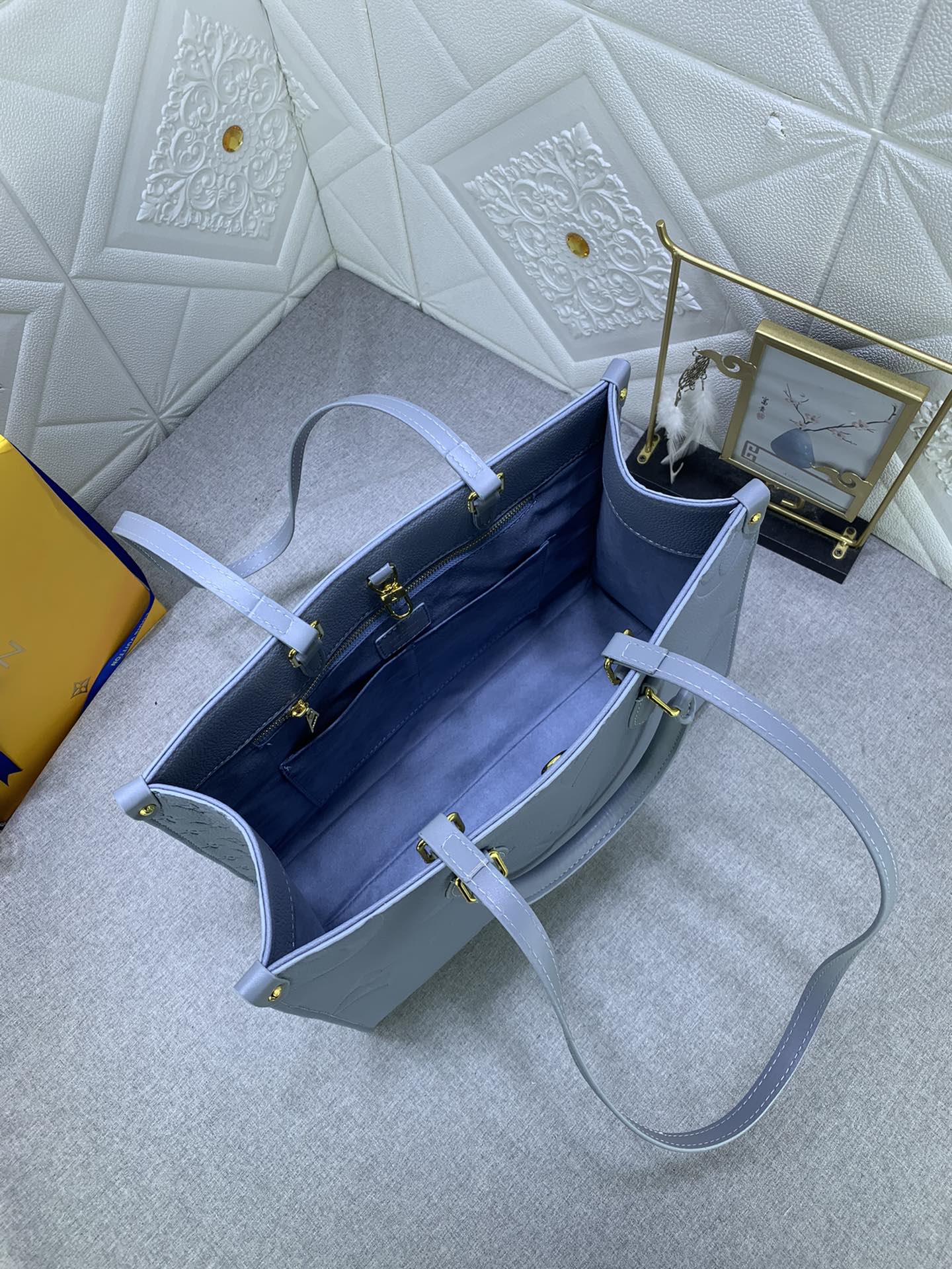 Louis Vuitton（ルイヴィトン） ONTHEGO ミディアム ハンドバッグ