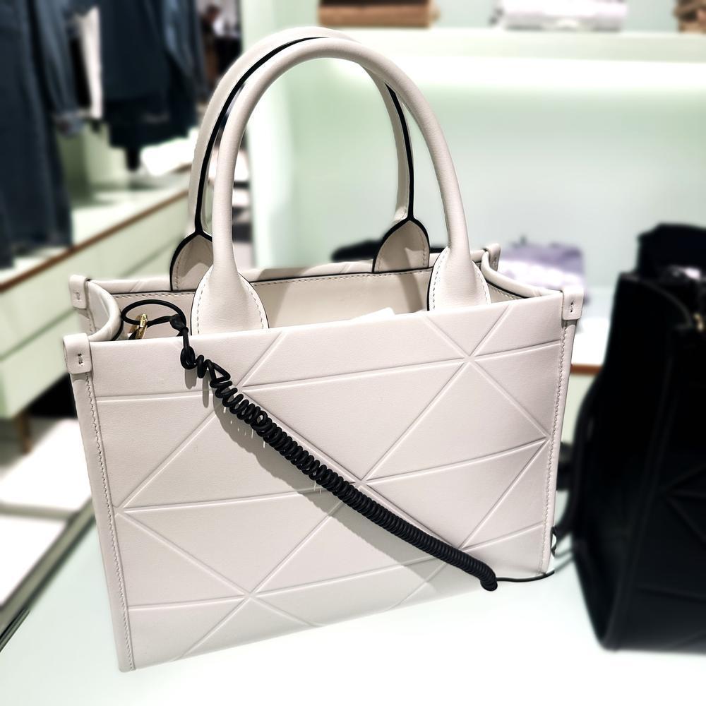 【安心・安全・速達の国内配送♪】プラダ レザー スモールバッグ