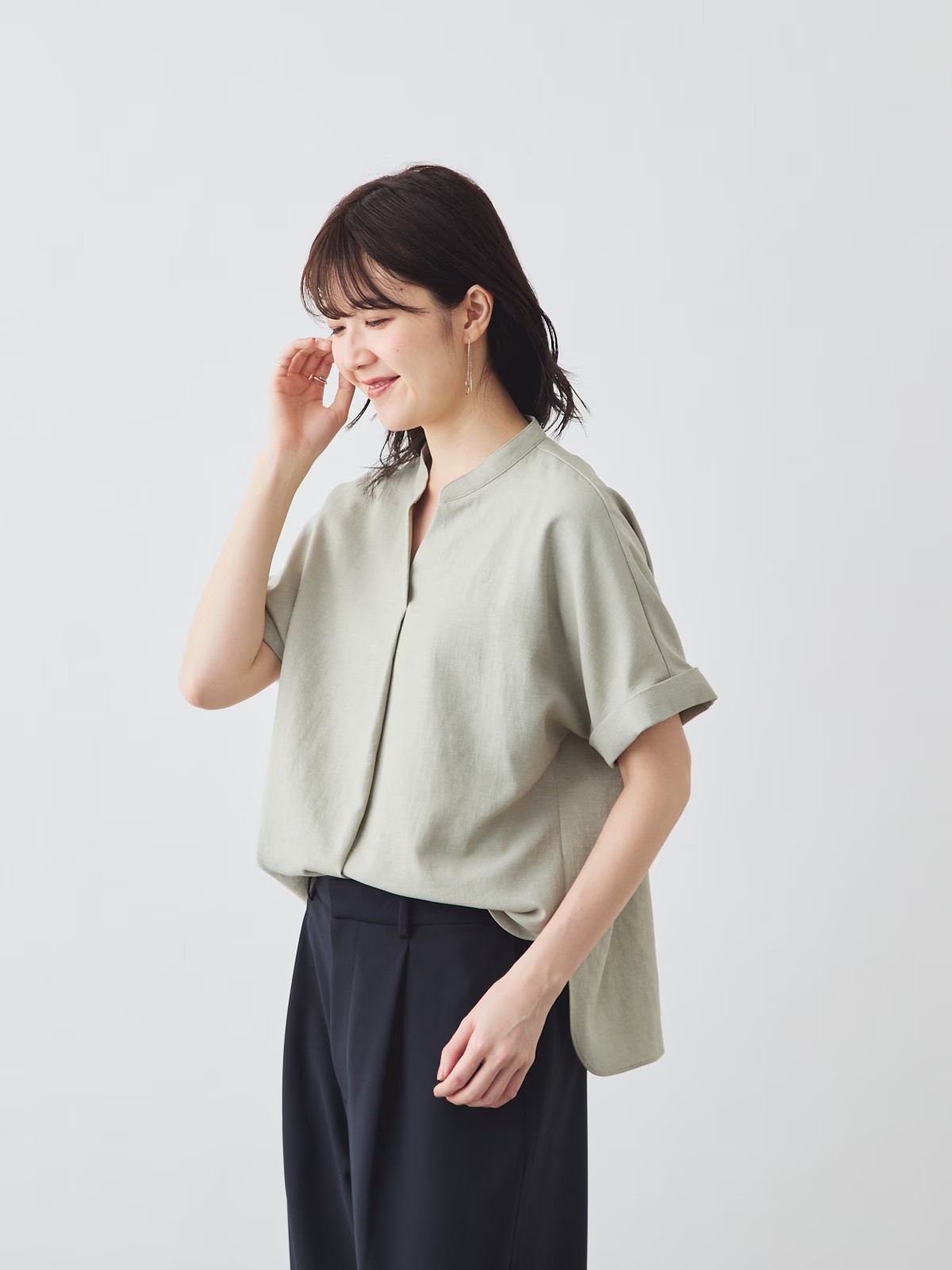 リネンライクブラウス