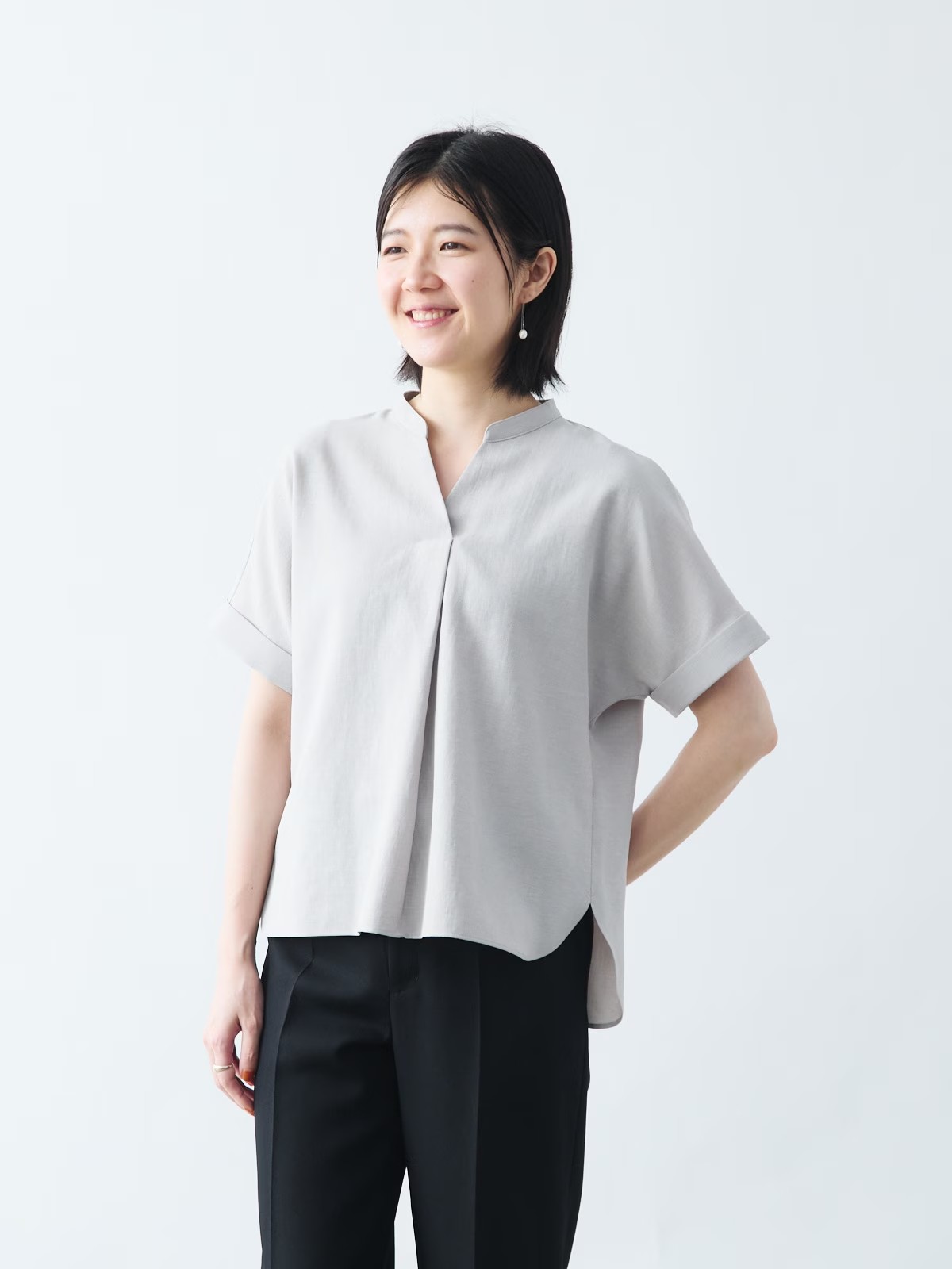 リネンライクブラウス