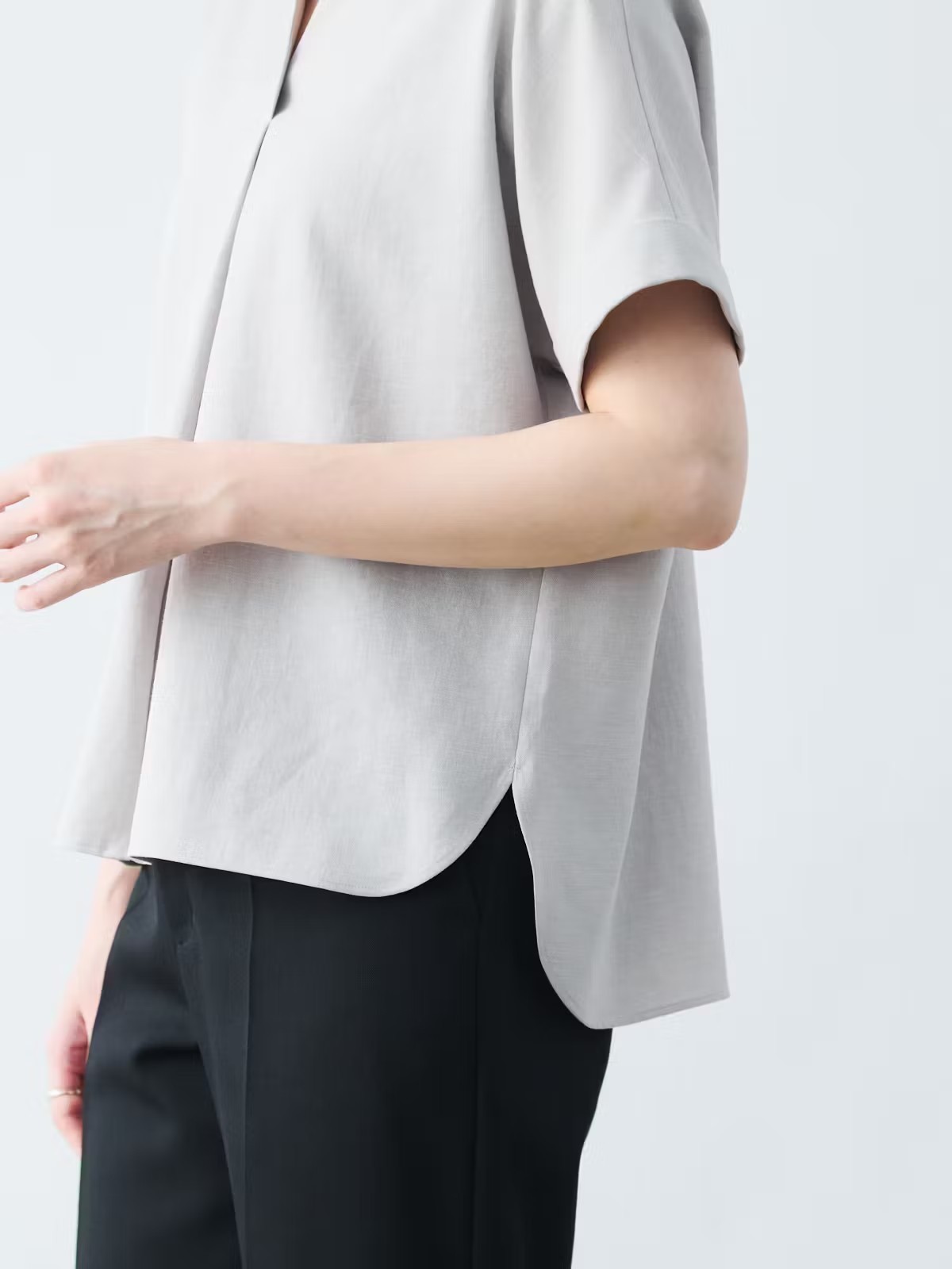 リネンライクブラウス