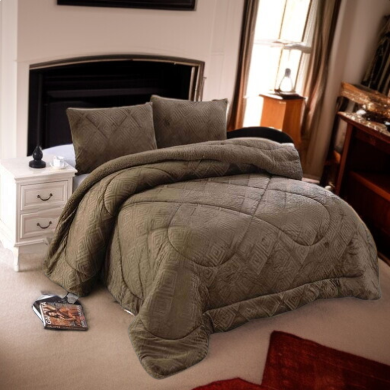 Deluxe Four-Piece Bedding Set