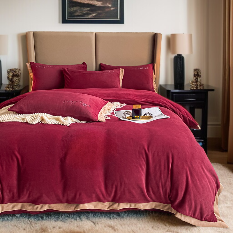 Premium Thickened Flannel Bedding Set – Milk Velvet, Anti-Static, Winter Comfort