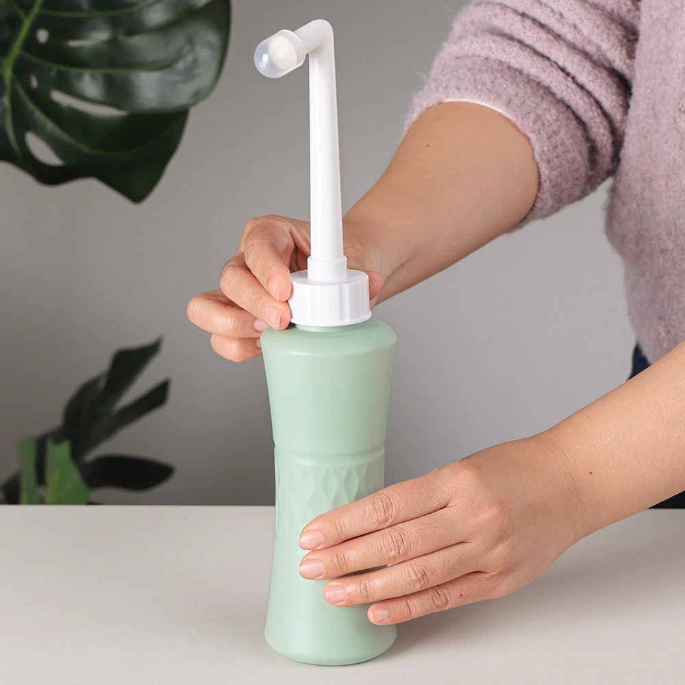 haakaa peri cleanse bottle ergonomic anti slip design for comfortable grip and flow control