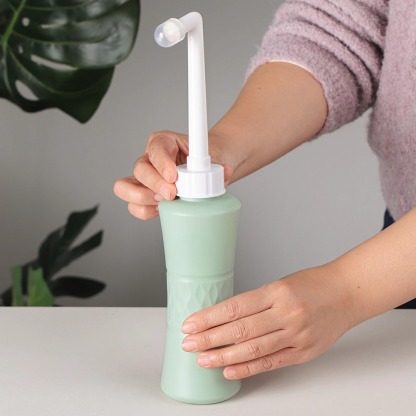 haakaa peri cleanse bottle ergonomic anti slip design for comfortable grip and flow control