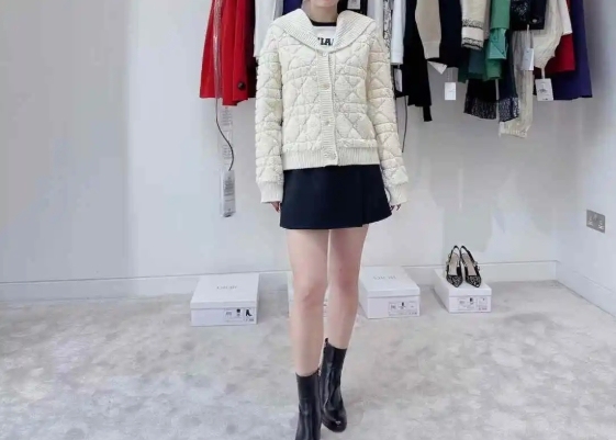 DIO White Rattan Check Navy Collar Cardigan