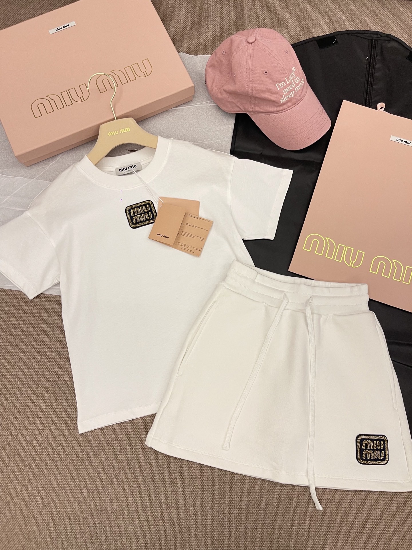 MIU25SS Gold Embroidered Monogram Set