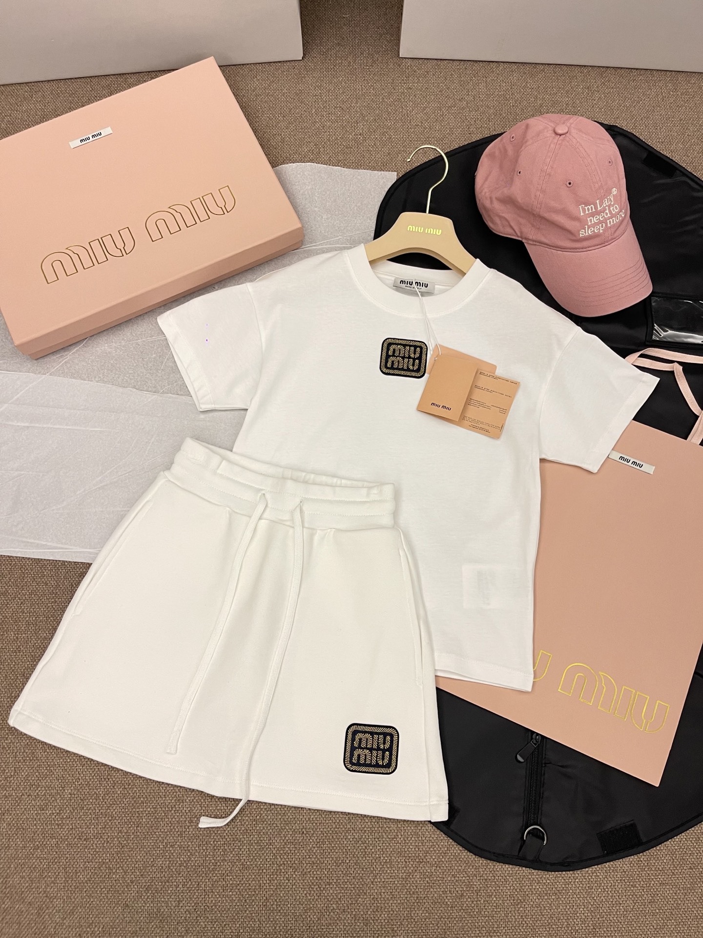 MIU25SS Gold Embroidered Monogram Set