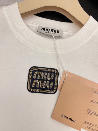 MIU25SS Gold Embroidered Monogram Set