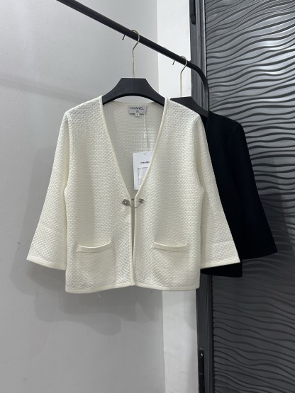 CHANE25SS Knitted V-neck Cardigan