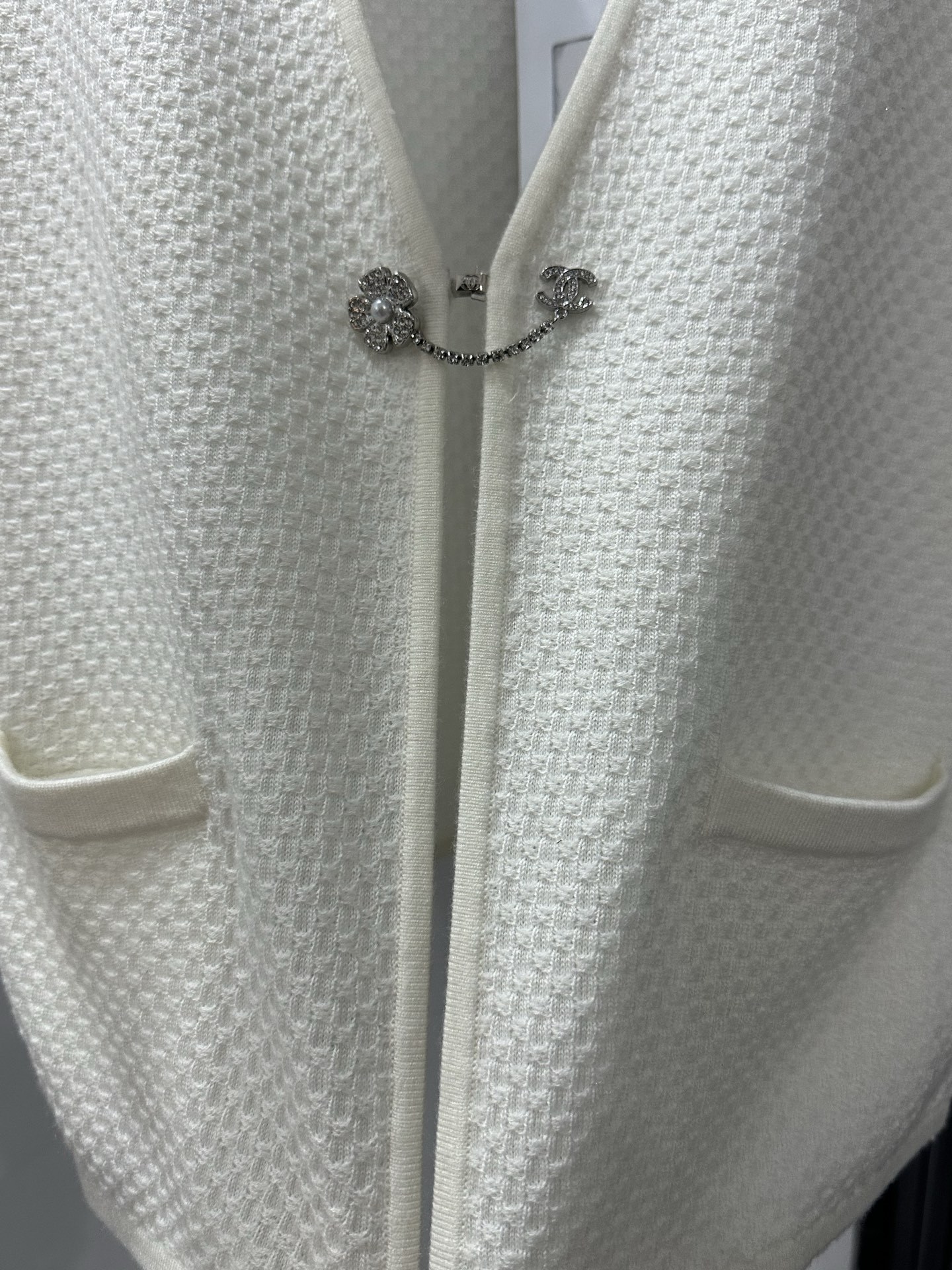 CHANE25SS Knitted V-neck Cardigan