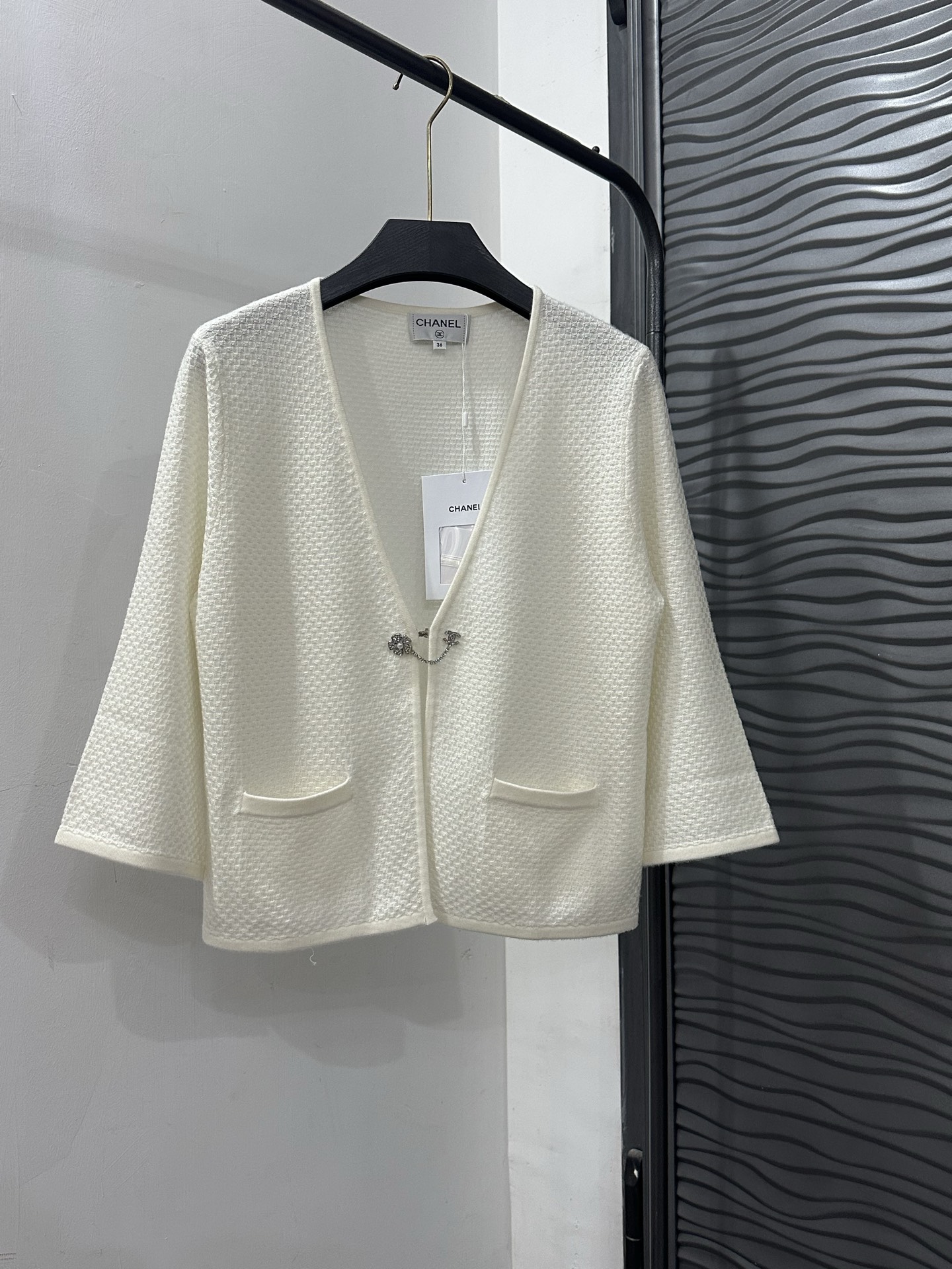 CHANE25SS Knitted V-neck Cardigan