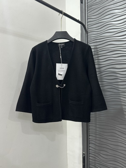 CHANE25SS Knitted V-neck Cardigan