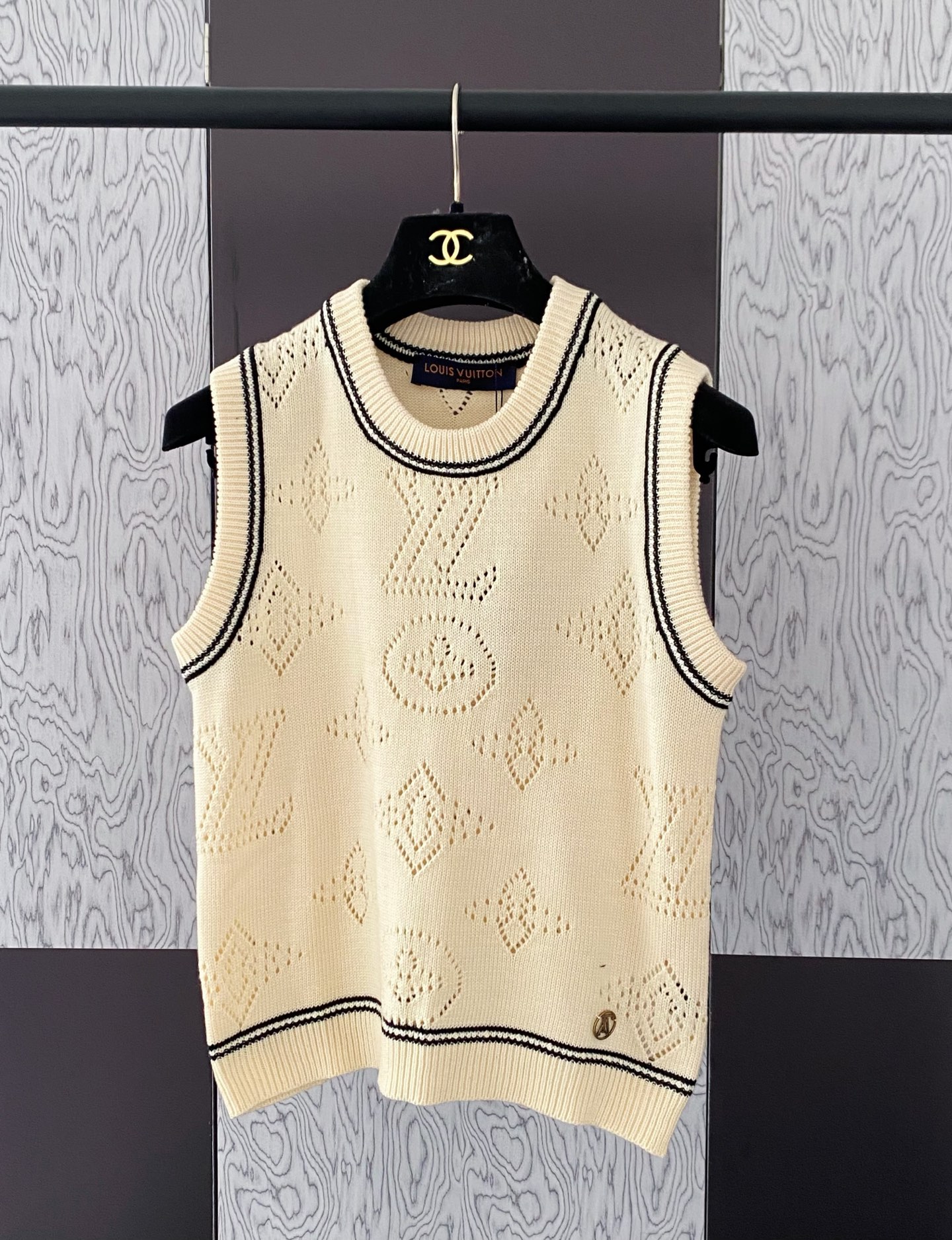 LOUIS VUIT25SS wool hardware logo button down vest