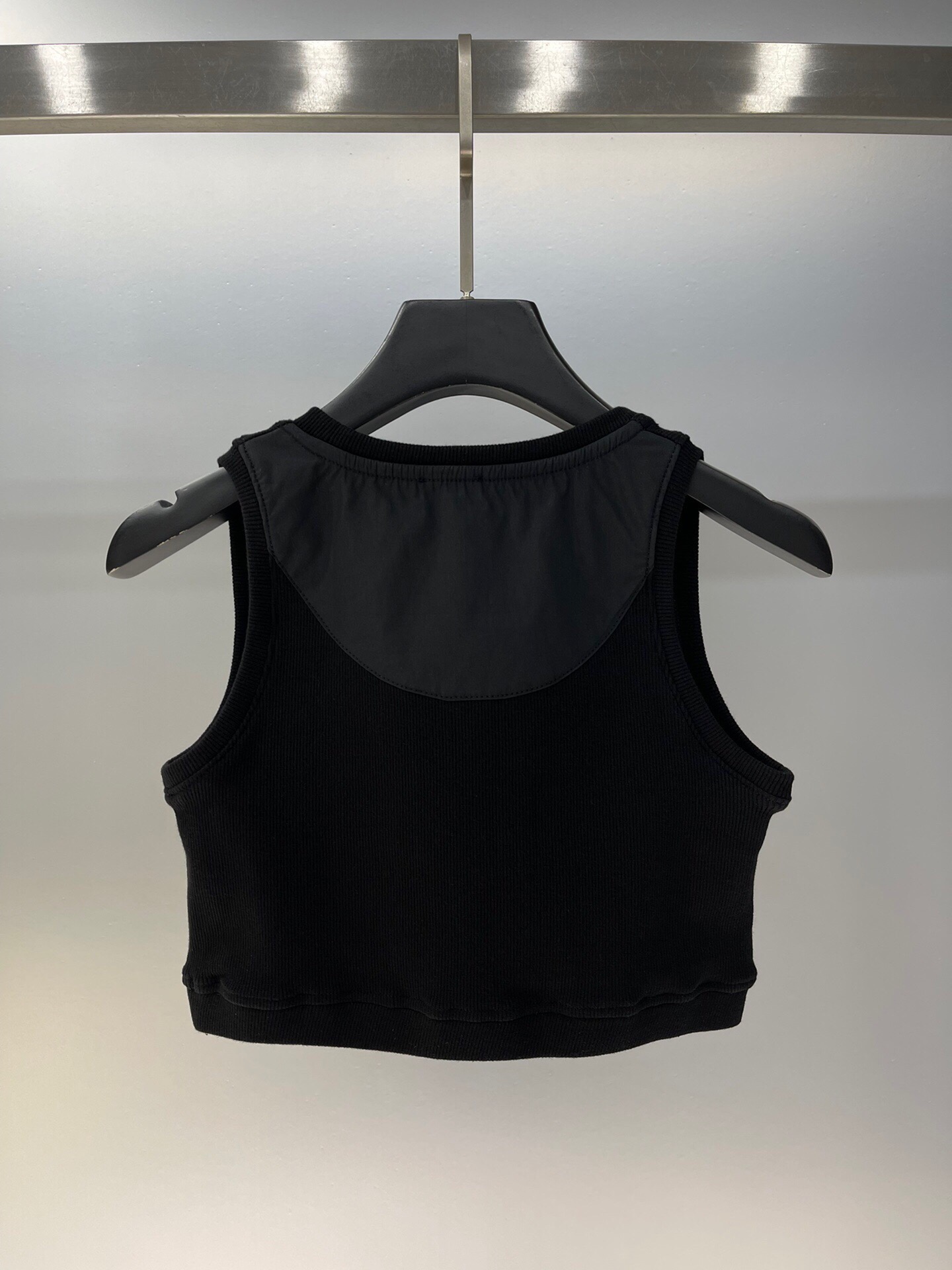 LOE Embroidered Logo Short Vest