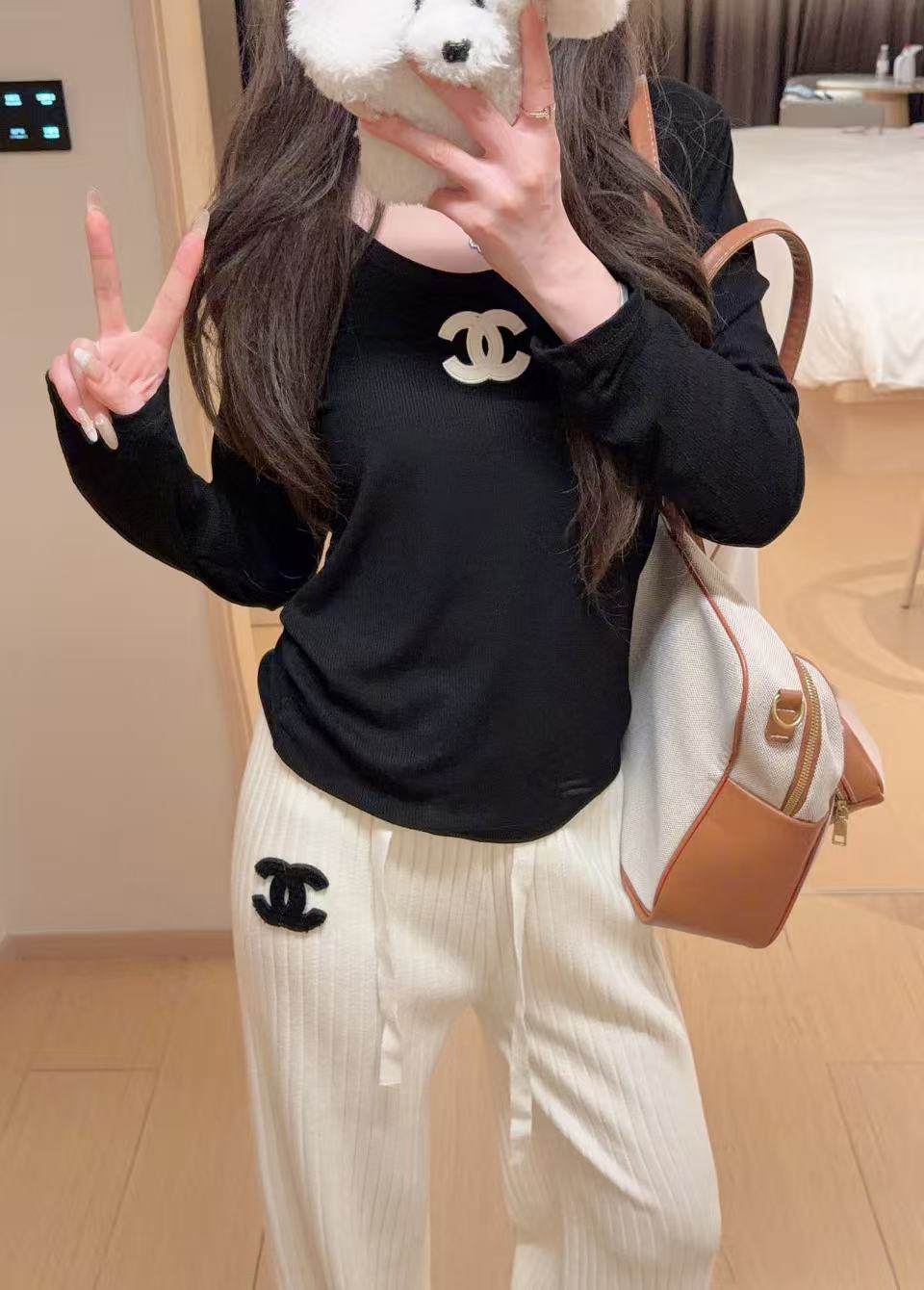 CC Double-C Logo Slim Long-Sleeve Knit Top