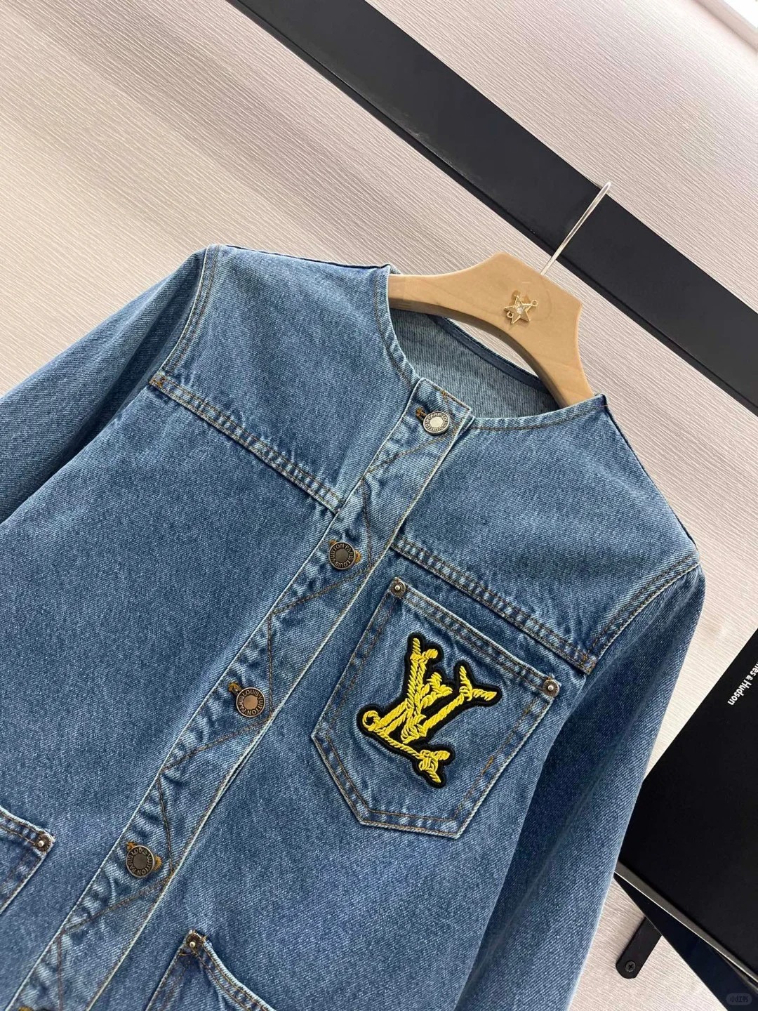 Louis Vuit25SS Vintage Denim Crew Neck Jacket