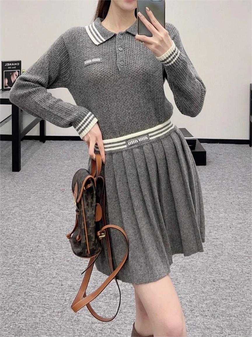 MIU25SS Grey College Style Pleated Skirt
