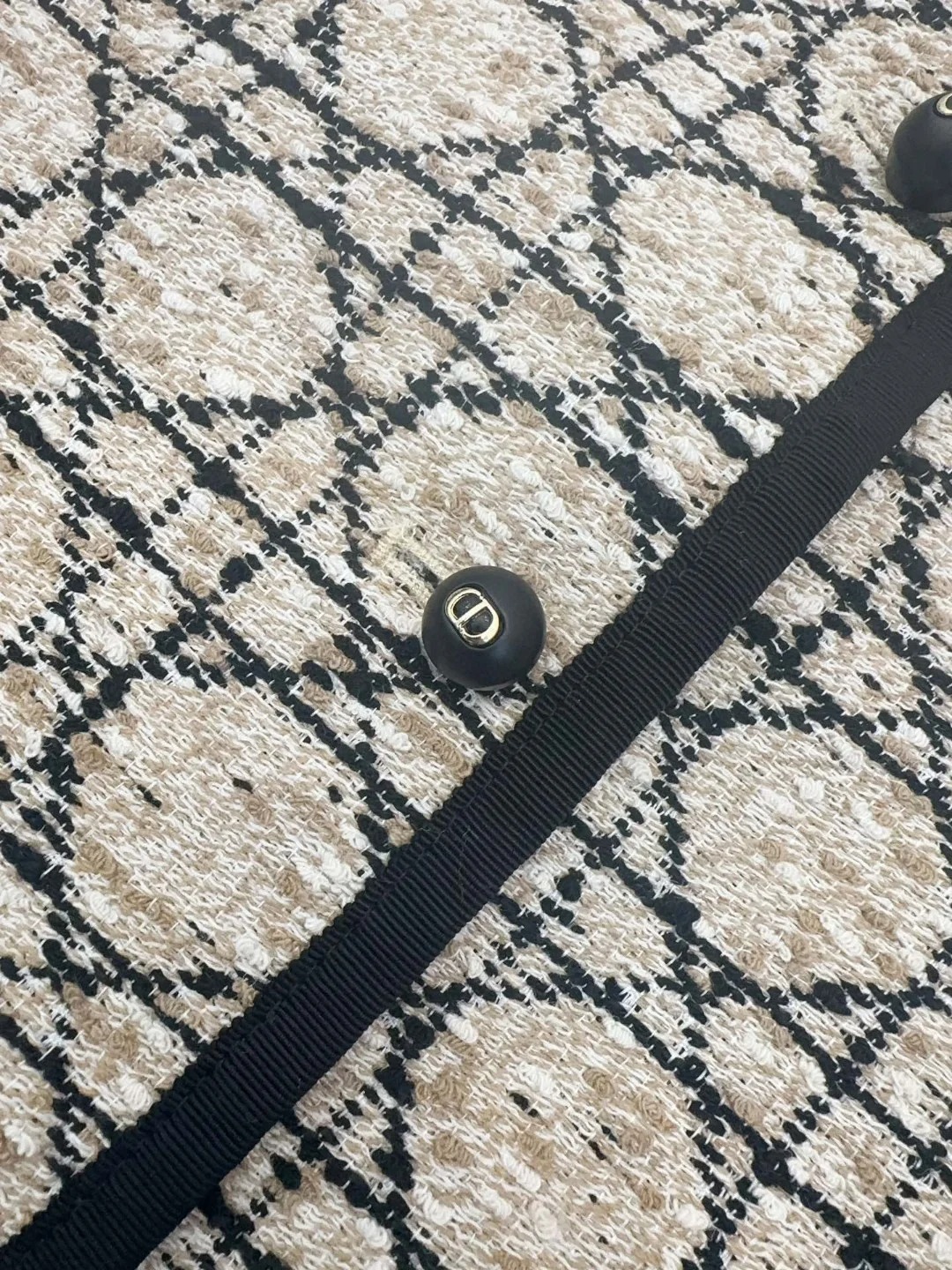 DIO Luxury Fragrance Style Long Sleeve Jacket