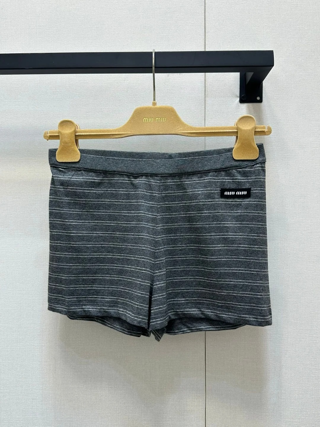 MIU25SS grey striped shorts