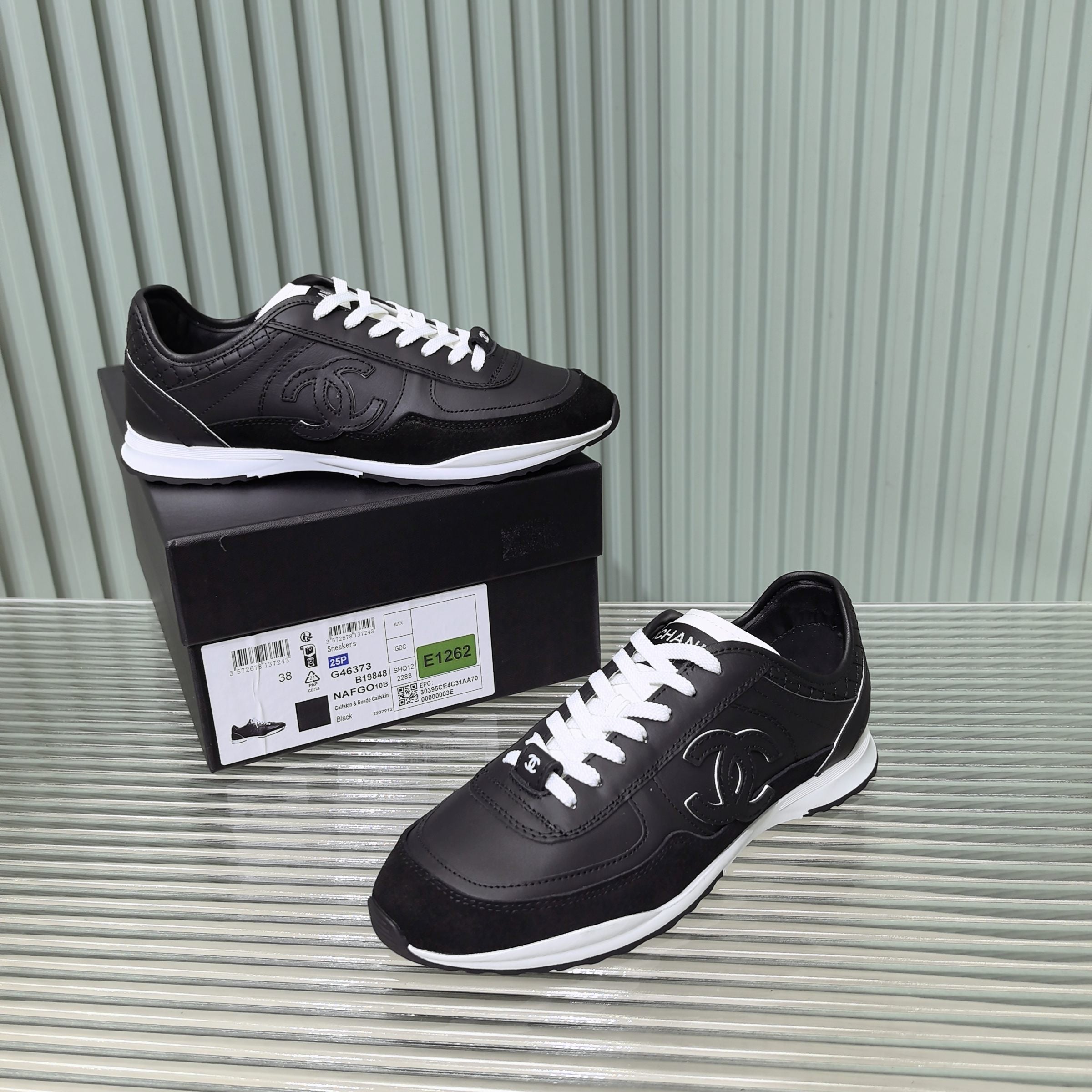 Sports shoes