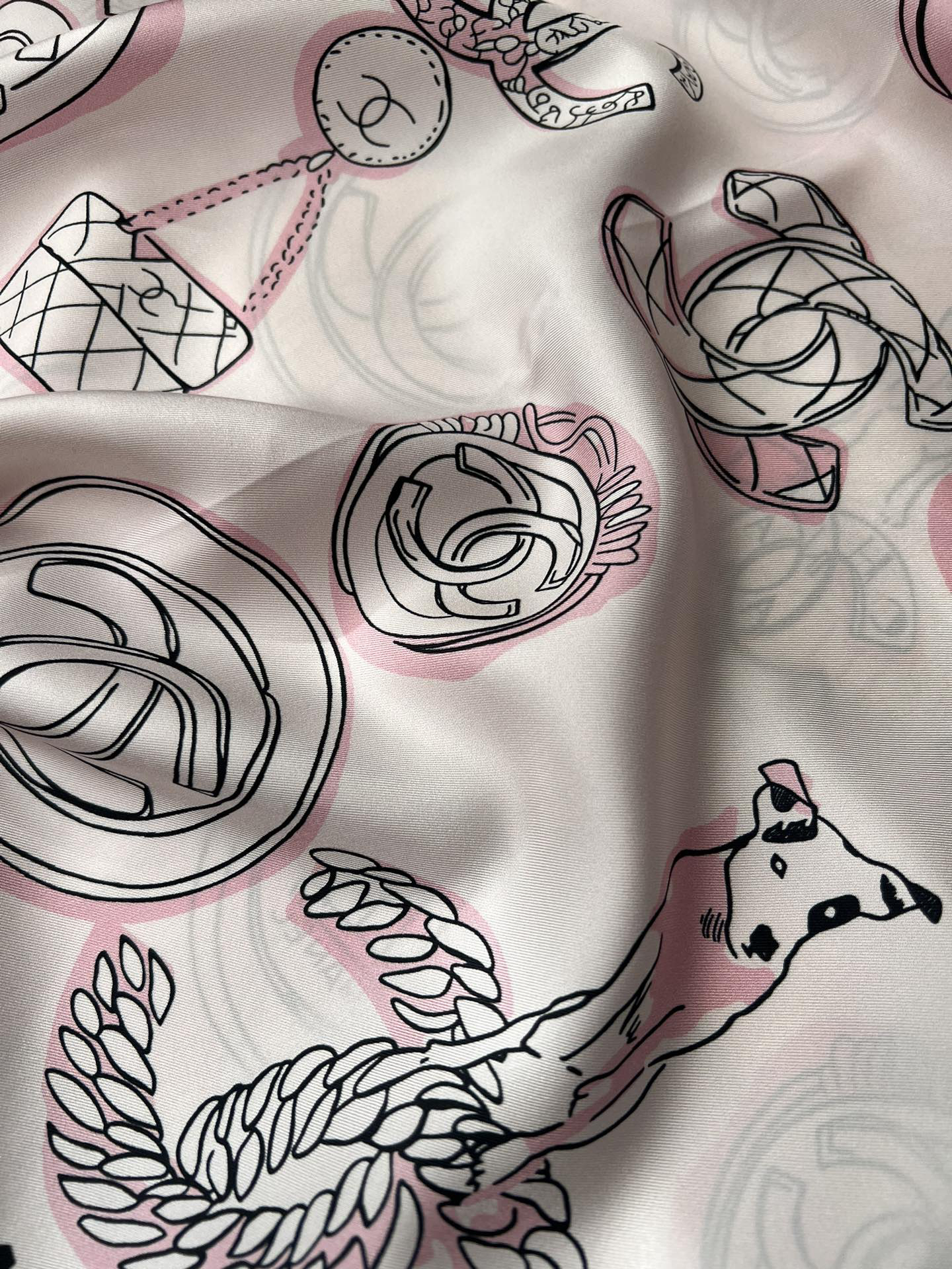 CHANE Puppy Love Logo 90CM Top Twill Silk Square Scarf