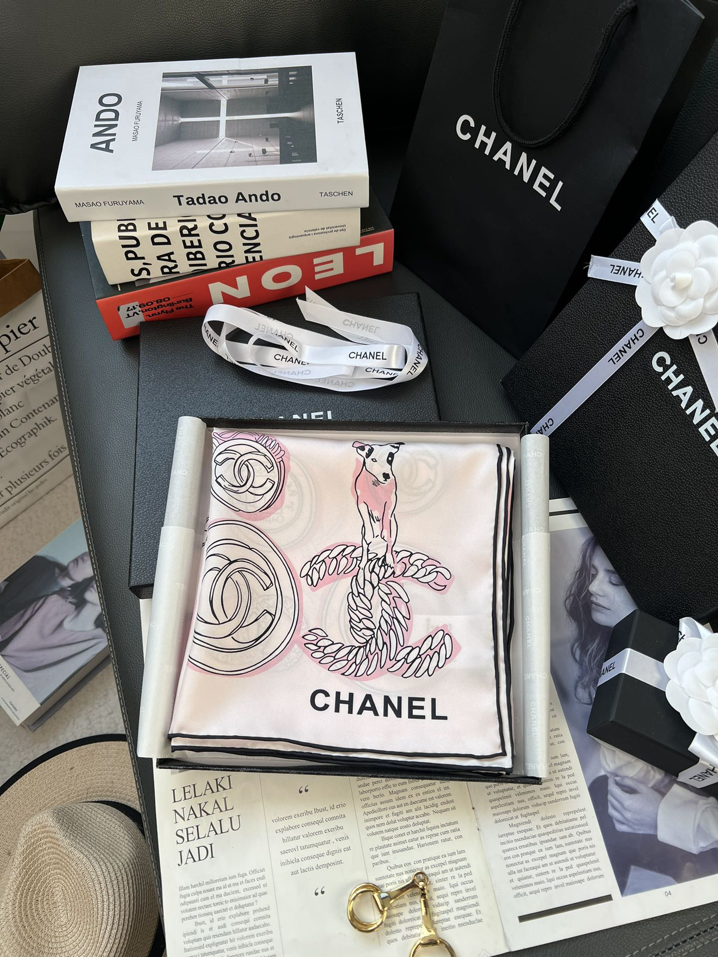 CHANE Puppy Love Logo 90CM Top Twill Silk Square Scarf