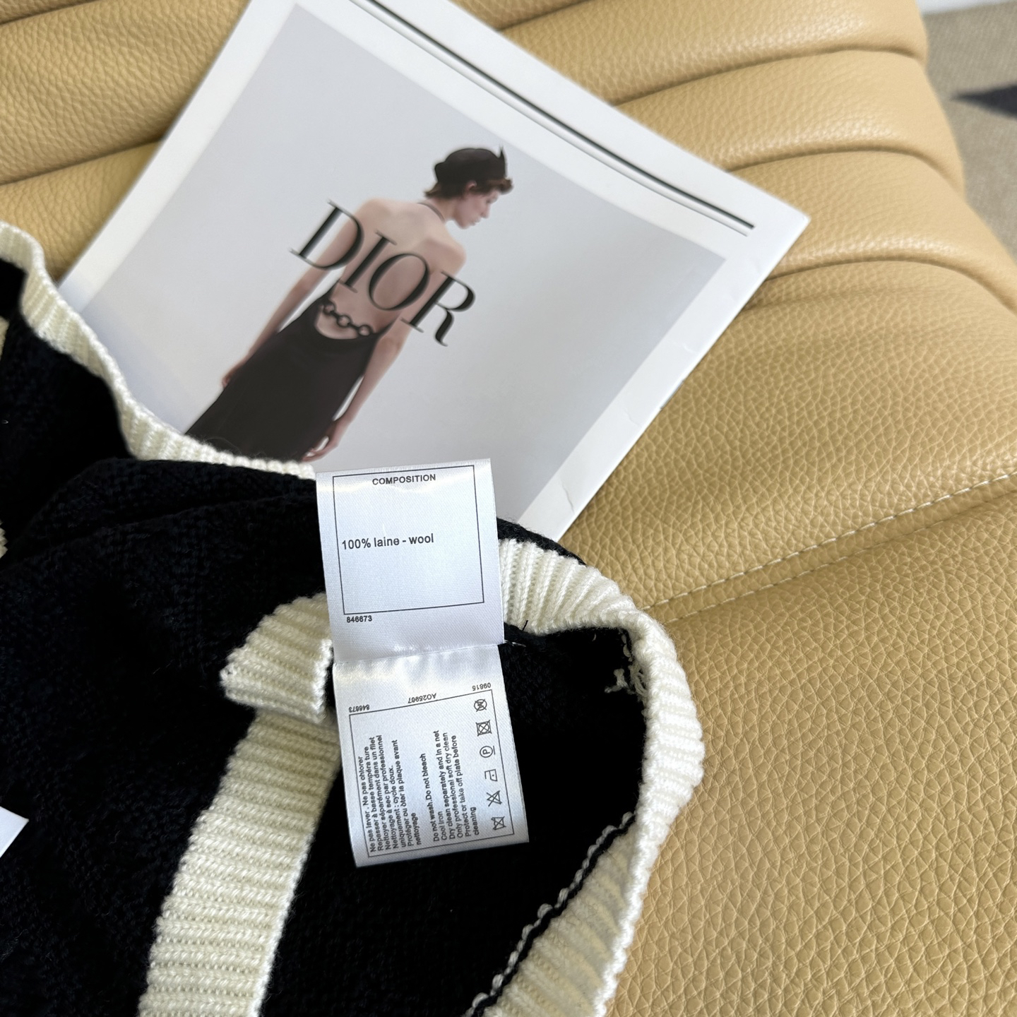 CHANE25SS black and white color clash knit undershirt