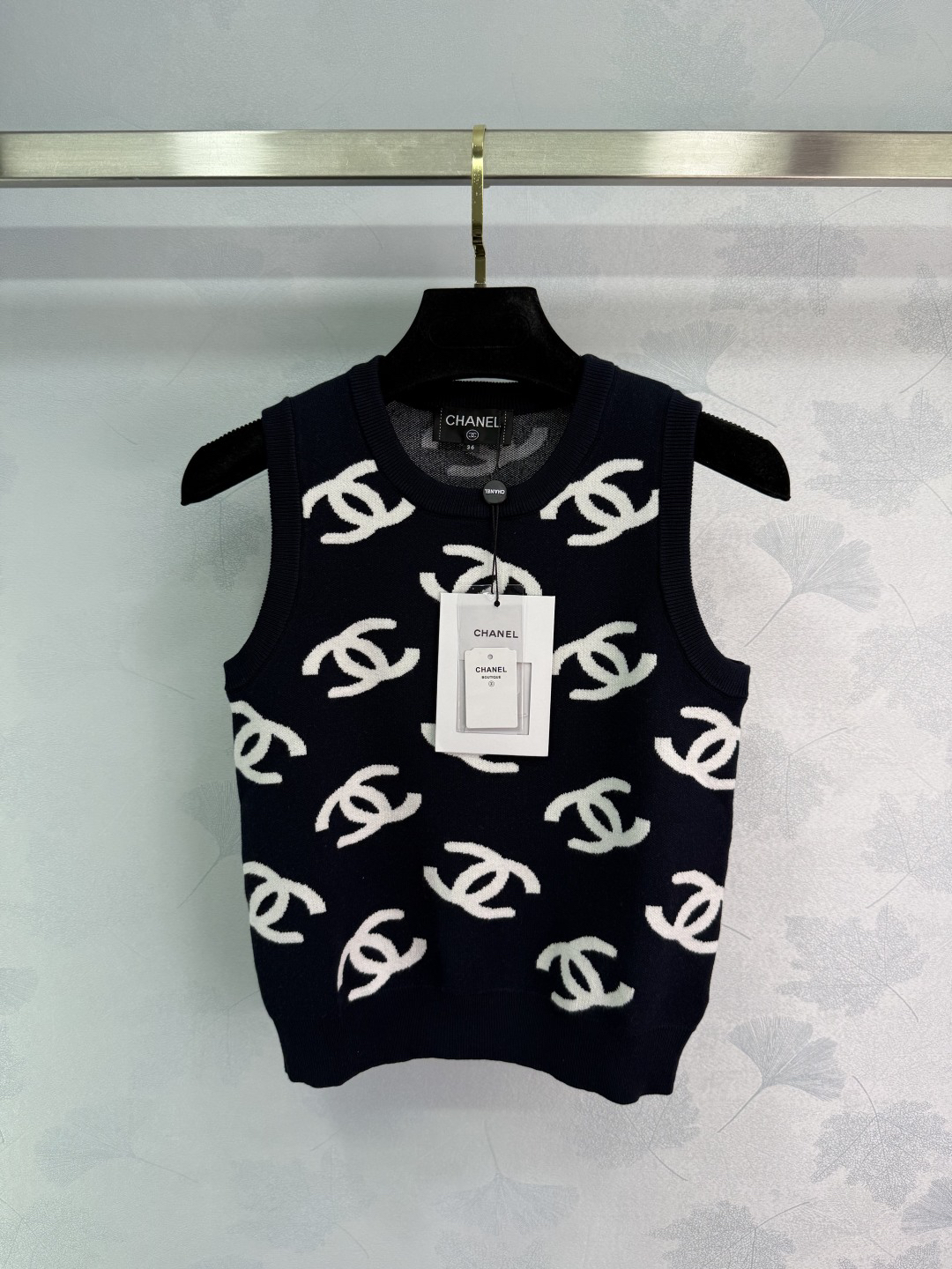 CHANE25SS Double C Crew Neck Knit Vest