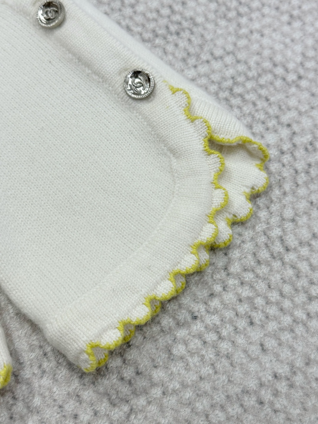 CHANE25SS Wave Trimmed Cashmere Cardigan