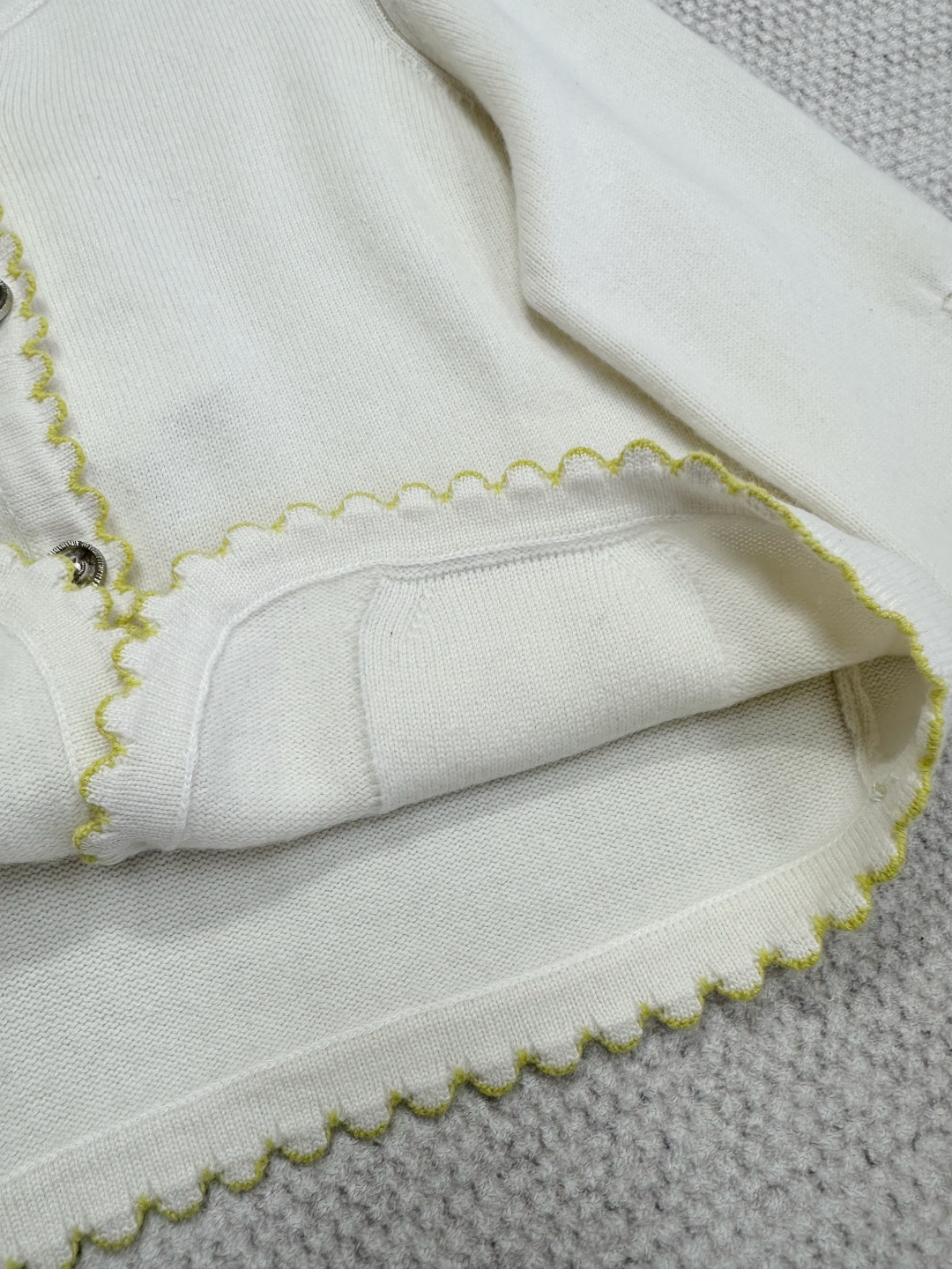 CHANE25SS Wave Trimmed Cashmere Cardigan