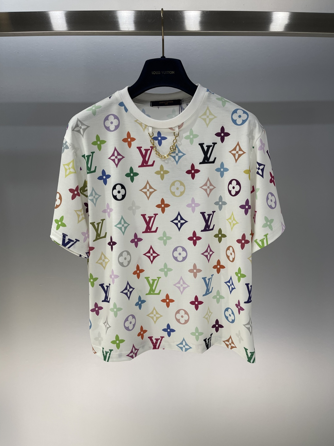 LU25SS Four Leaf Clover Letter Print Chain T-Shirt