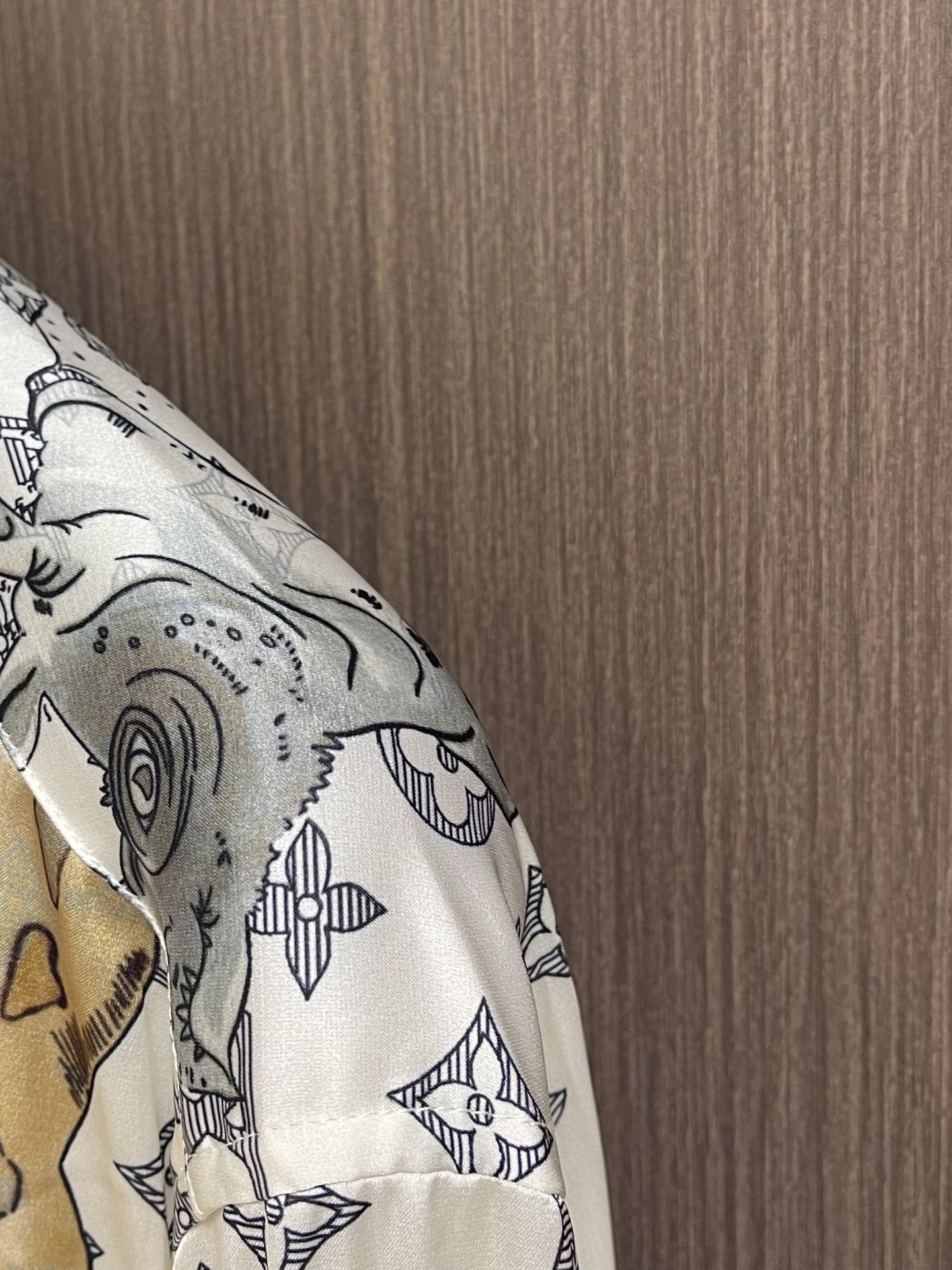 LU25SS Old Flower Animal Shirt