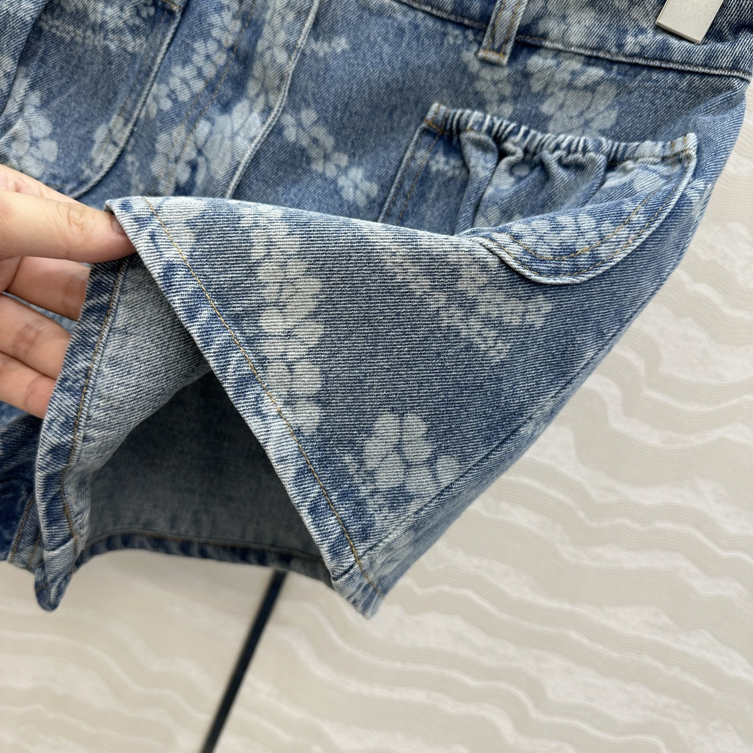 CHANE25SS Beaded Chain Denim Shorts