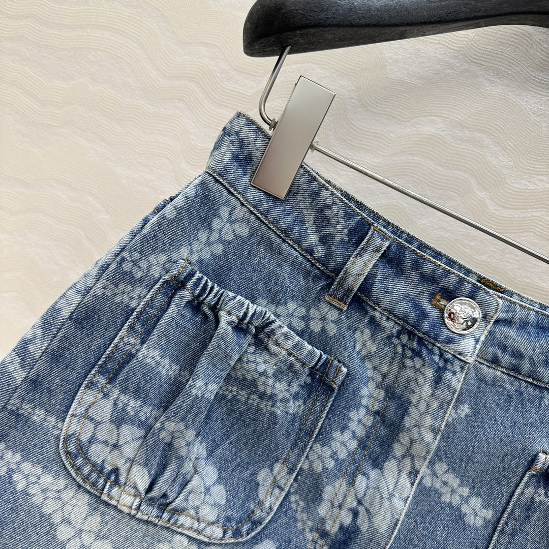 CHANE25SS Beaded Chain Denim Shorts