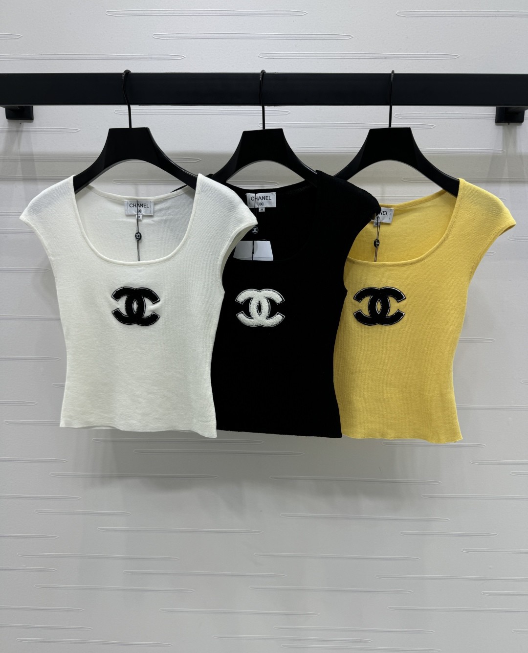 CHANE25SS Square Neck Knit Vest