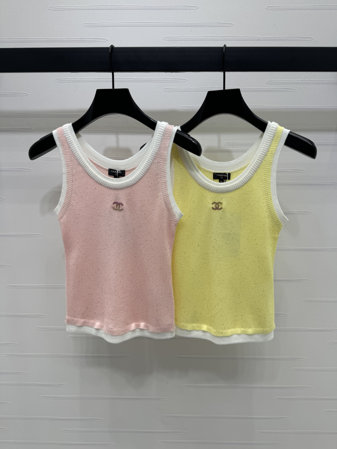 CHANE25SS Sequin Knit Vest