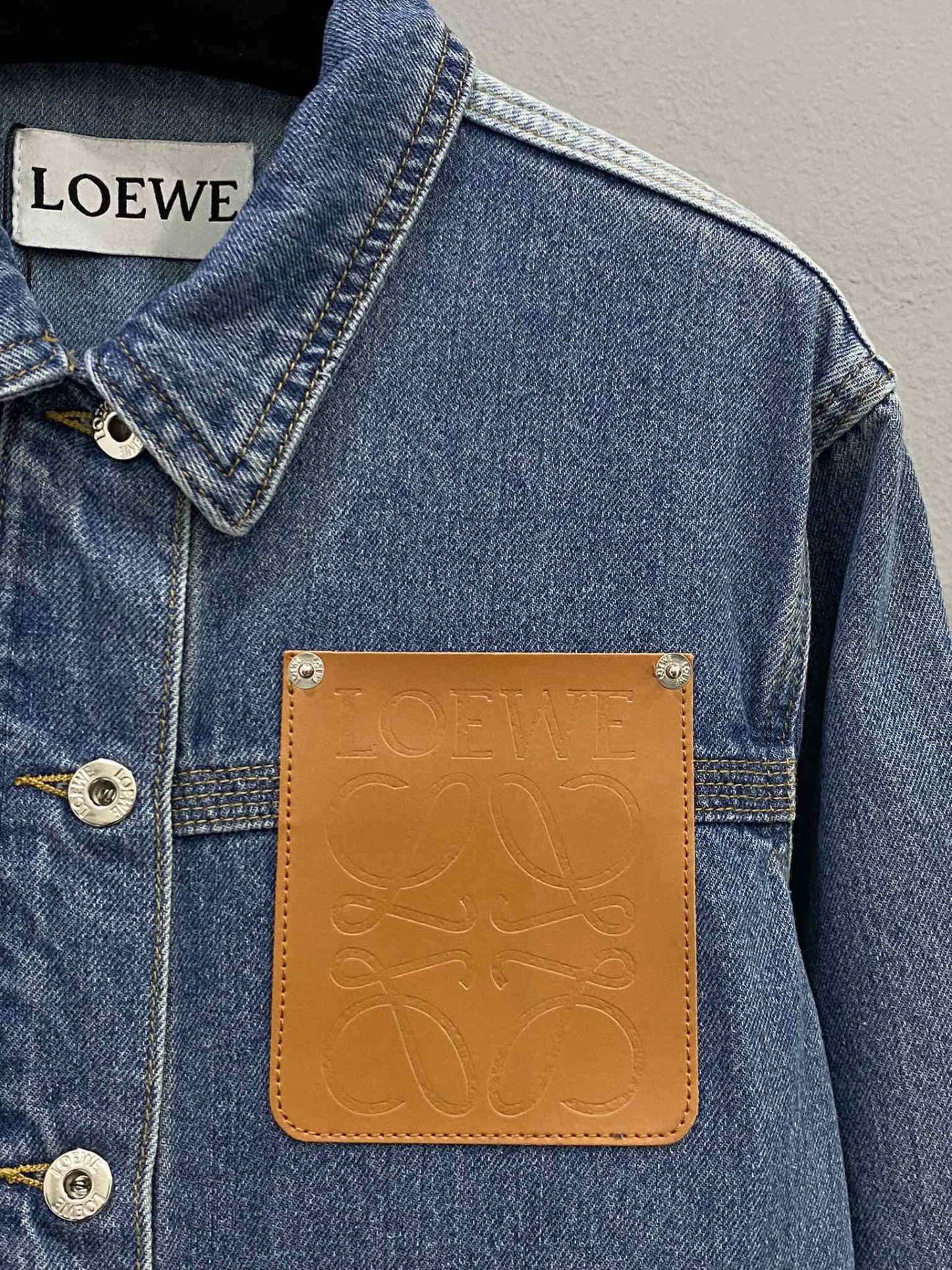 LOE25SS leather embossed logo denim jacket