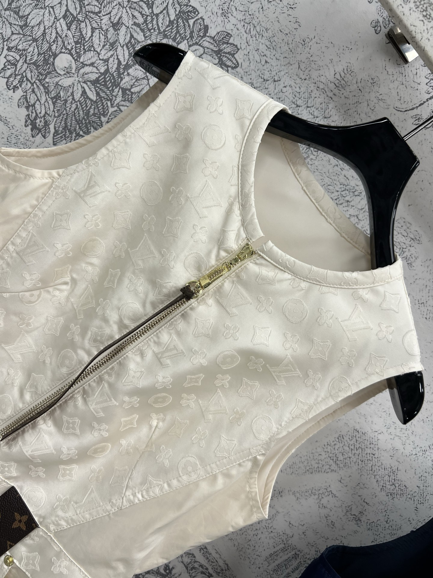 LU25SS Dark Printed Old Flower Sleeveless Dress