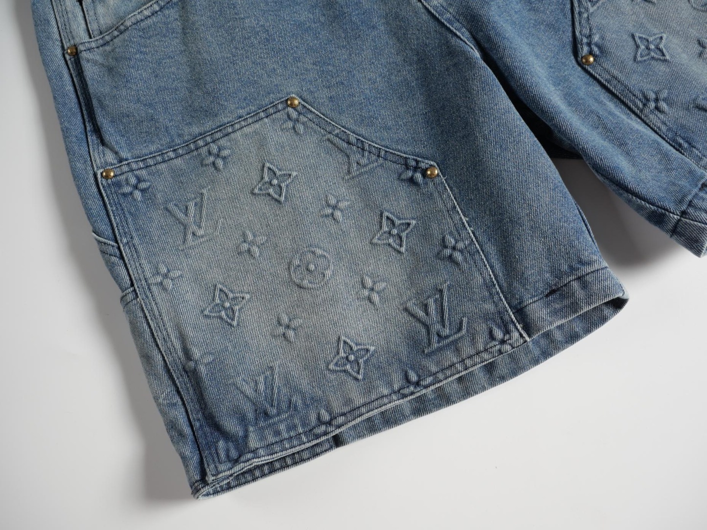 1V Denim shorts