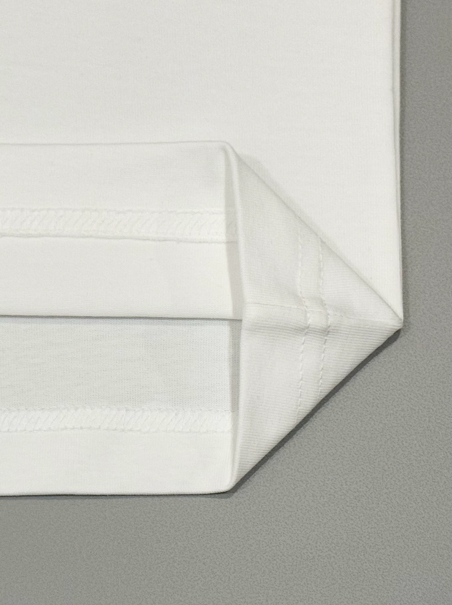 DD Embroidered large logo T-shirt on the back