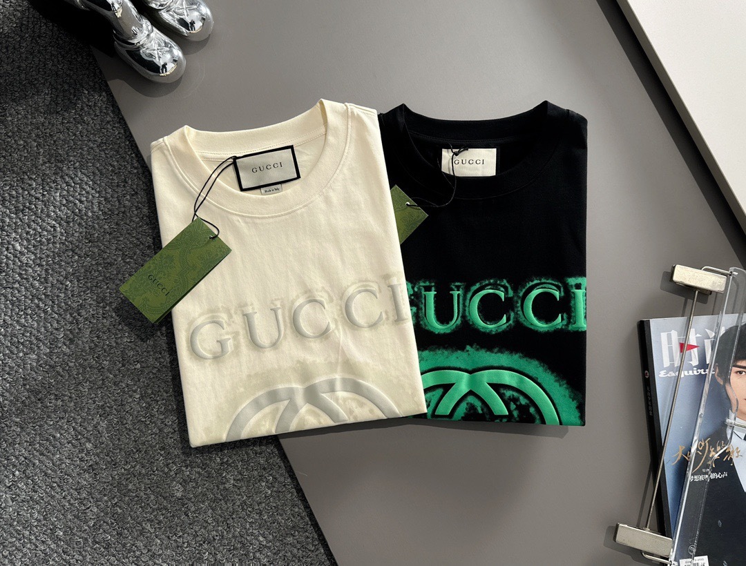 GG Fluorescent Double C Large Logo Short sleeved T-shirt