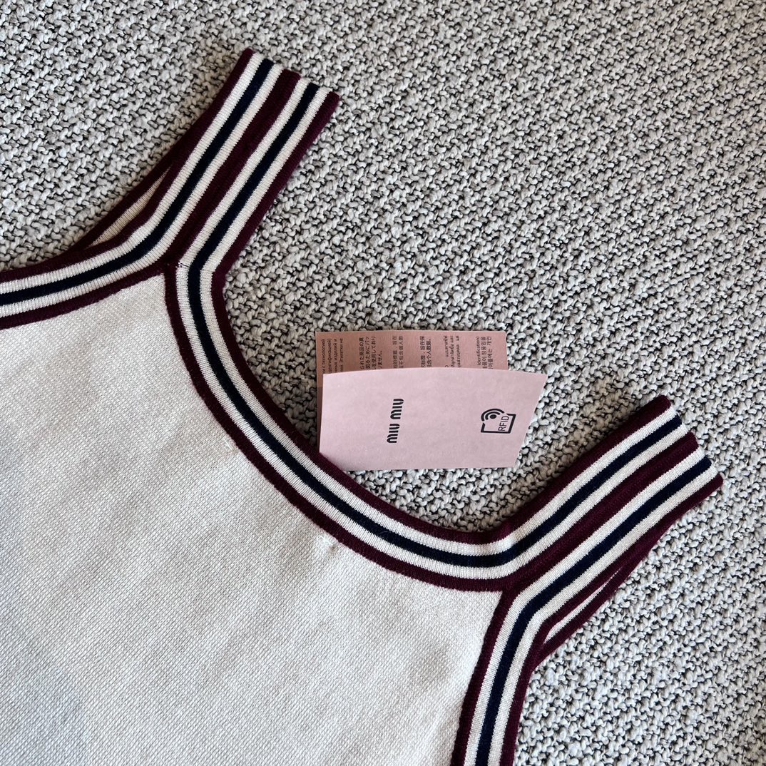 MM Knitted short vest