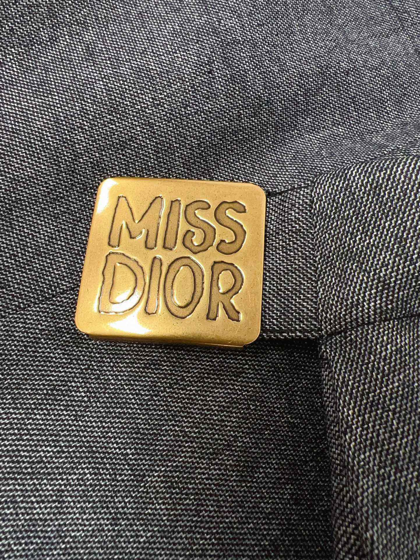 DD Butterfly belt, two pleated skirts