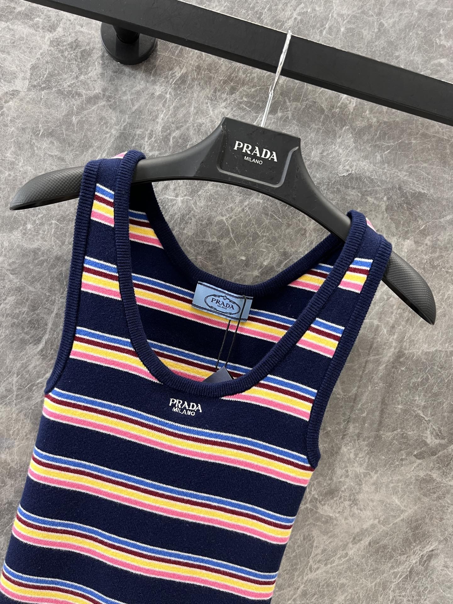 PLD V-neck color stripe knitted sling